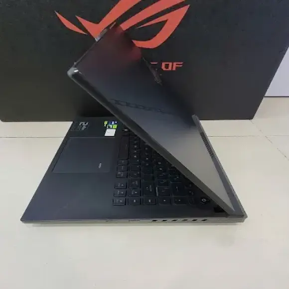may-tinh-xach-tay-laptop-asus-rog-strix-scar-16-g634jz-n4029w-i9-13980hx-den-cu-s250308034-h4